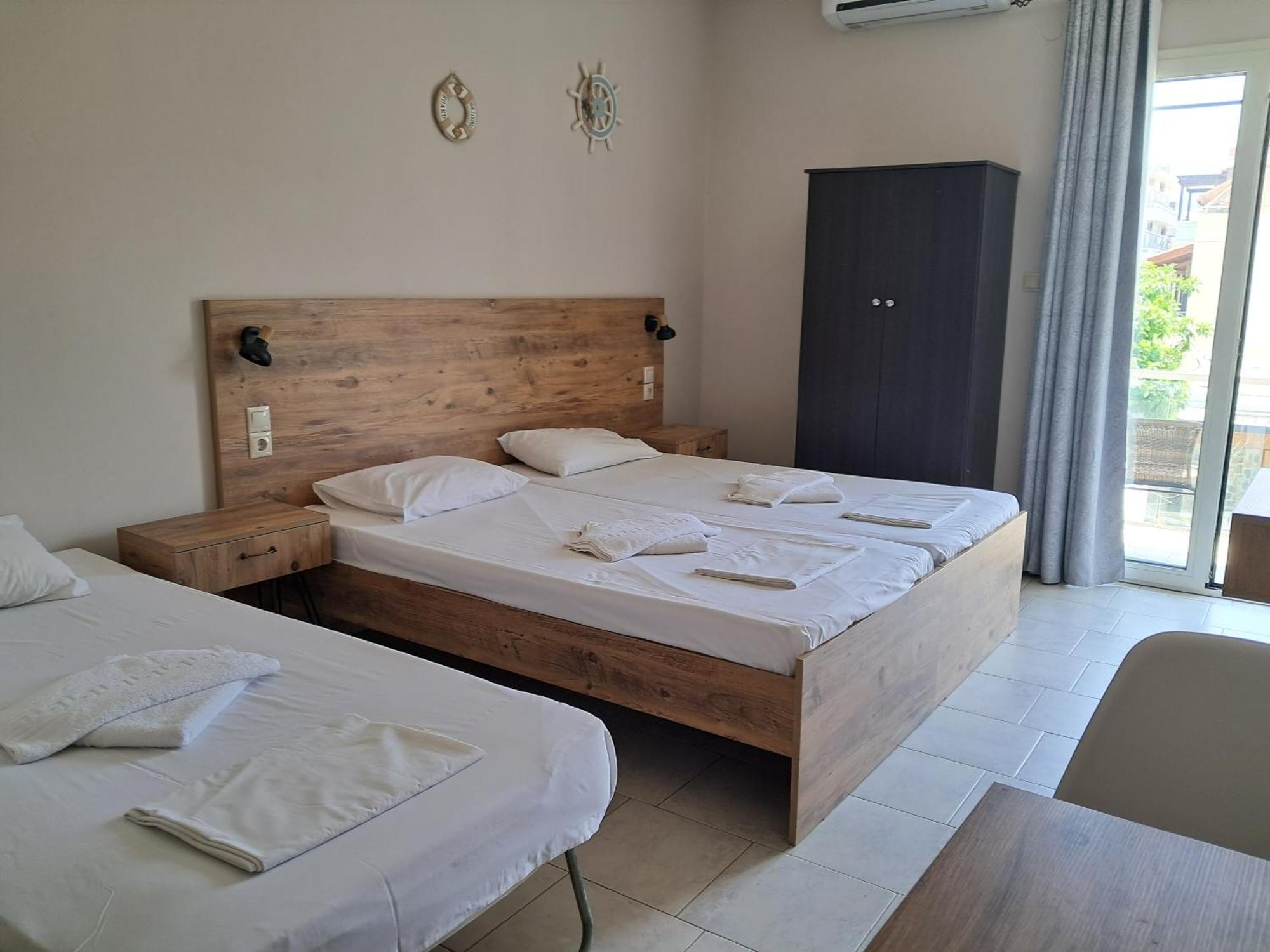 Poppy Beloni Chrissi Akti Chania Quarto foto