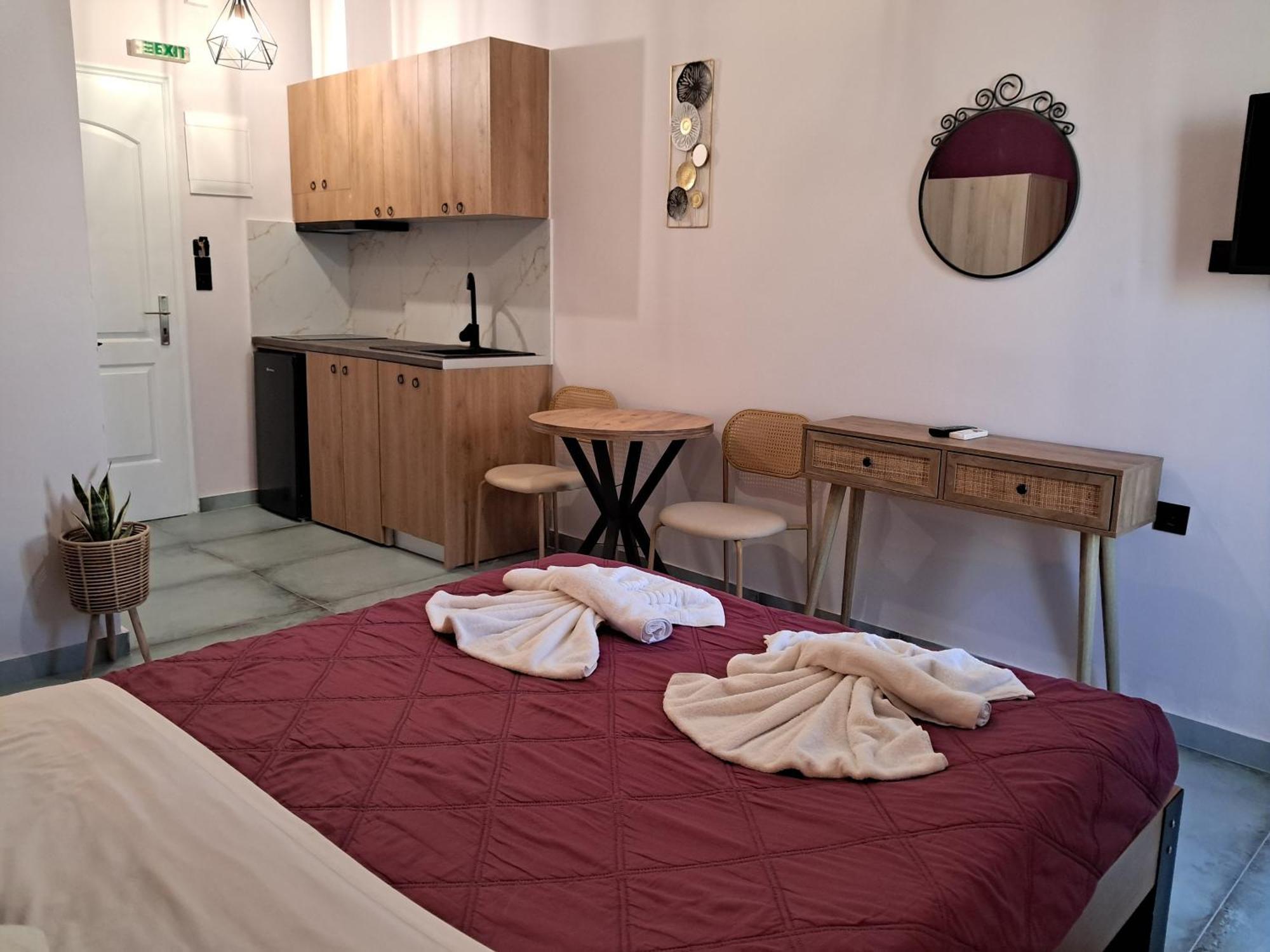 Poppy Beloni Chrissi Akti Chania Exterior foto