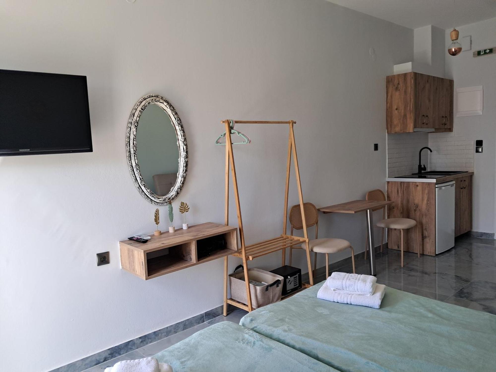 Poppy Beloni Chrissi Akti Chania Exterior foto
